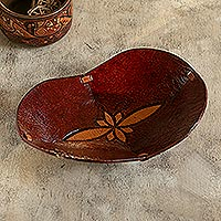 Catchall de cuero labrado, 'Redwood Floral' - Plato Catchall de cuero labrado a mano de Perú