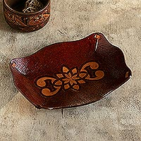 Catchall de cuero labrado, 'Redwood Gothic' - Plato Catchall marrón rectangular de cuero labrado de Perú