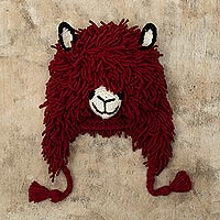 Mütze aus Wollmischung, „Smiling Llama“ – Pelzige rote Lama-Beanie-Mütze aus Peru