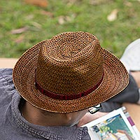 Sombrero fedora unisex de fibra natural, 'Memories of Home' - Marrón Sombrero fedora unisex de fibra natural