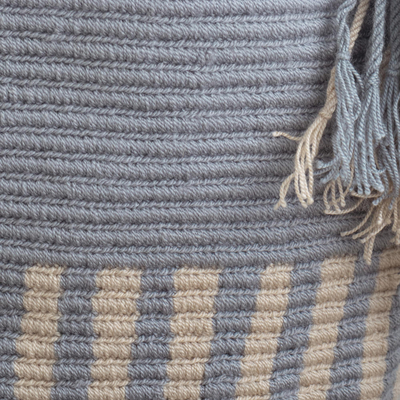 Bolso de cubo hecho a mano, 'Seaside Stripe' - Bolso de hombro de ganchillo azul y marfil