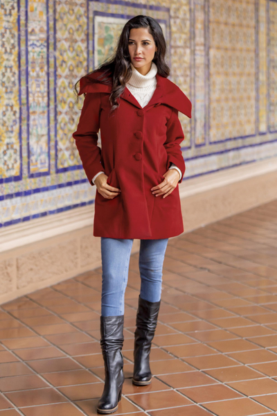 Mantel aus Alpaka-Mischung – Roter Mantel aus Babyalpaka und Wolle mit ausgestelltem Design aus Peru