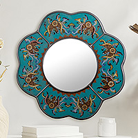 Espejo de pared de vidrio pintado al revés, 'Colonial Quatrefoil' - Artisan Crafted Glass Wall Mirror