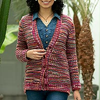 Cardigan-Pullover aus Alpaka-Mischung, „Rose Rainbow“ – Cardigan-Pullover aus Alpaka-Mischung in rosigen Farben