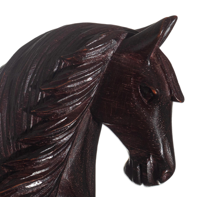 Skulptur aus Zedernholz - Handgeschnitzte Zedernskulptur des peruanischen Paso-Pferdes