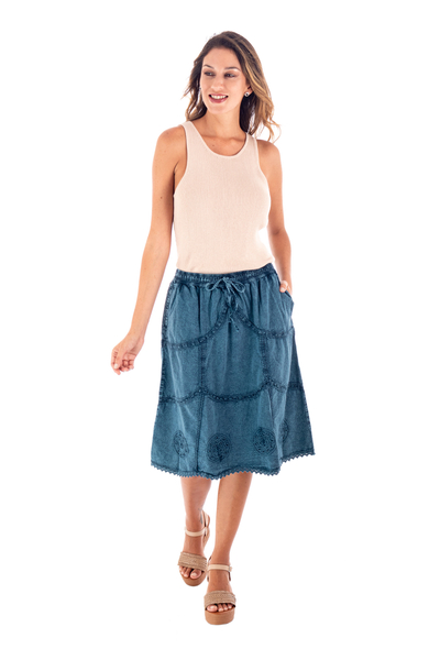 Falda de algodón cambray, 'Campos Andinos' - Falda de algodón azul con ribete de encaje