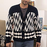 Cárdigan de hombre de algodón, 'Peruvian Zigzag' - Jersey de hombre de algodón azul marino y crudo con diseño en zigzag