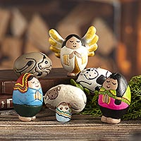 Belén de cerámica, 'Navidad Eggcellent' (7 piezas) - Belén Hecho a Mano de Perú (7 Piezas)