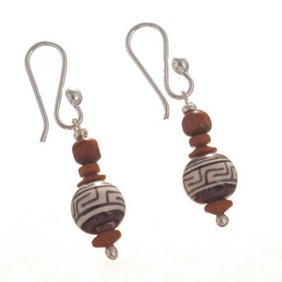 Schmuckset aus Keramikperlen - Feines Keramikperlen-Halsketten- und Ohrring-Set aus Peru