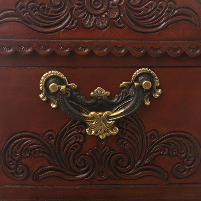 Cofre de cuero y madera - Cómoda de madera recubierta de cuero estilo colonial de Perú