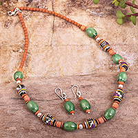 Conjunto de joyería con cuentas de cerámica, 'Hojas sagradas' - Conjunto de collar y aretes con cuentas de cerámica de Perú