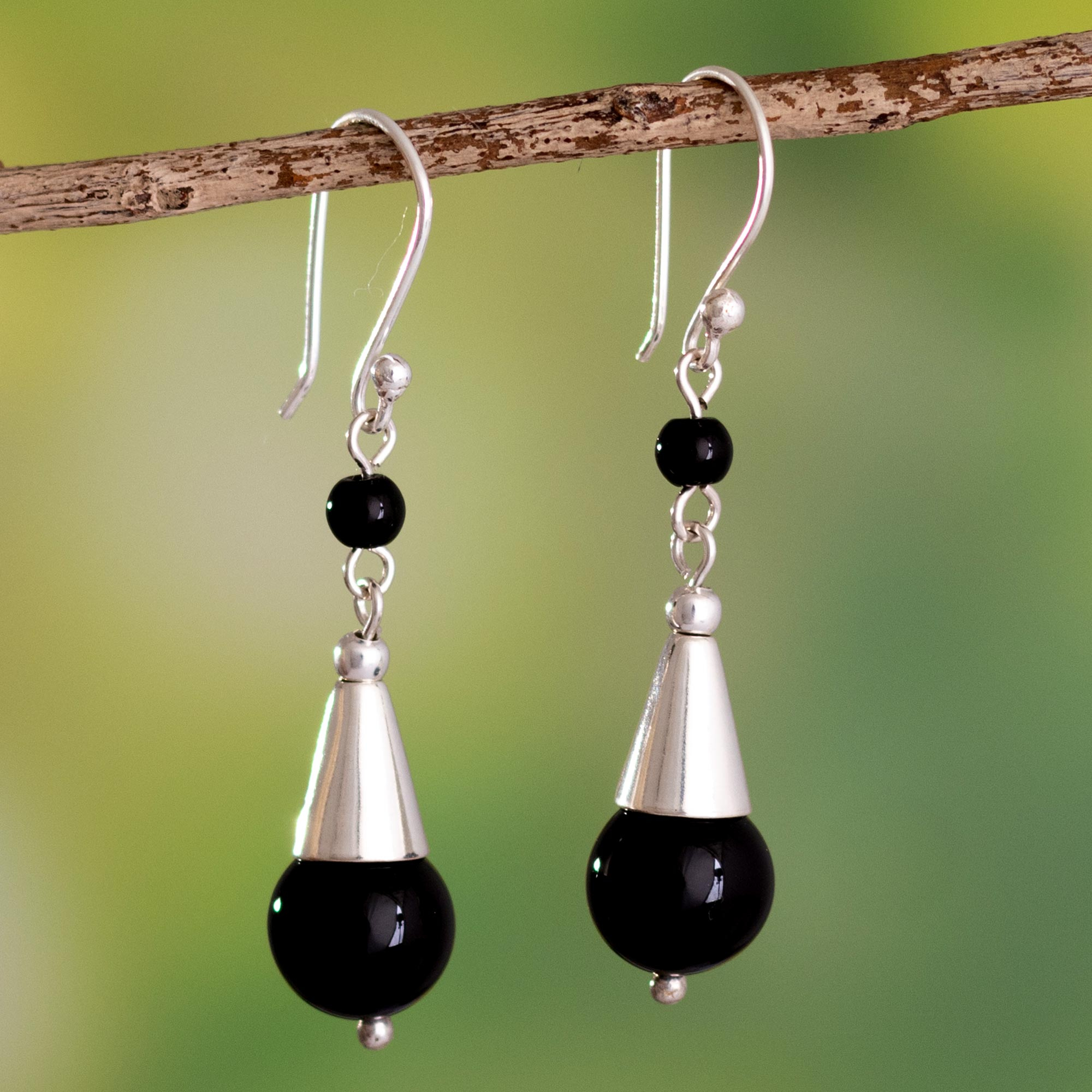 Simple black stones long earrings  Globus Fashions