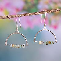 Opal-Ohrhänger, „River Moon“ – zeitgenössische Anden-Opal-Ohrringe