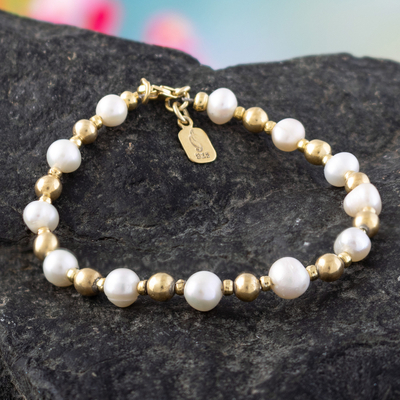 Gold-plated cultured pearl beaded bracelet, 'Leading Lady' - Beaded Bracelet with Cultured Pearl