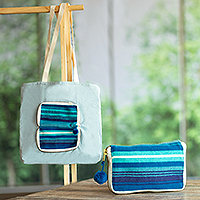 Selbstverstauende Baumwoll-Einkaufstasche „Take Me with You“ – peruanische Baumwoll-Einkaufstasche in einer blauen Alpaka-Mischung-Hülle