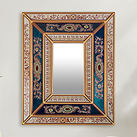 Espejo de pared de vidrio pintado al revés, 'Temporada Dorada' - Espejo de pared de vidrio pintado al revés dorado de Perú hecho a mano