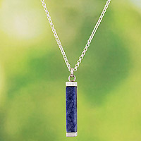Halskette mit Sodalith-Anhänger, „Sweet Blue Beauty“ – moderne Halskette aus tiefblauem Sodalith und Andensilber