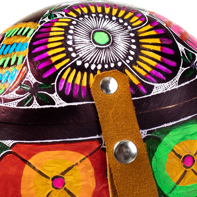 Umhängetasche aus Kürbis, 'Colorful Andean Journey' (Bunte Andenreise) - Handgeschnitzte peruanische Kürbis-Tragetasche mit Lederakzenten