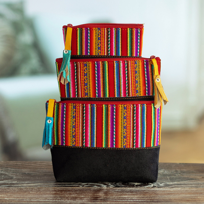 Reisetaschenset aus Wolle und Wildleder, „Colorful Travels“ (3er-Set) - Handgefertigte Kosmetiktasche aus Wollbesatz und Wildleder aus Peru, 3er-Set