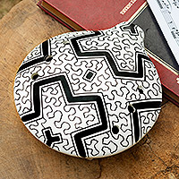 Keramik-Okarina, „Melodien des Südens“ – schwarz-weiß handbemalte Keramik-Okarina-Flöte