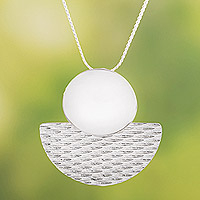 Collar colgante de plata de ley, 'Reflejo de la luna' - Collar colgante geométrico de plata de ley elaborado en Perú