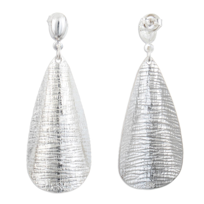Pendientes colgantes de plata de ley - Aretes colgantes de pétalos de plata esterlina hechos a mano en Perú