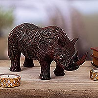 Escultura de madera - Escultura de madera de cedro tallada a mano de rinoceronte lanudo marrón oscuro