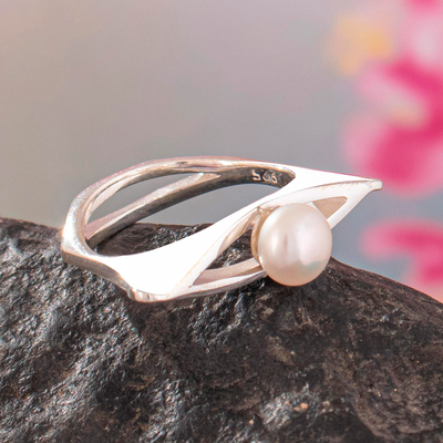 Ring aus Zuchtperle mit einem Stein - Handgefertigter Einzelsteinring aus Sterlingsilber mit weißer Perle