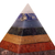 Statuette aus mehreren Edelsteinen - Zierliche Pyramidenstatuette mit mehreren Edelsteinen und sieben Chakren