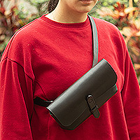 Leather fanny pack, 'Dark Adventures' - Black Leather Fanny Pack with Adjustable Belt Made in Peru