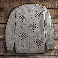 Suéter para hombre 100% alpaca, 'Little Stitches in Grey' - Suéter tipo pullover para hombre 100% Alpaca bordado a mano en color gris