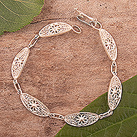 Filigranes Armband aus Sterlingsilber, „Glücksblume“ – Durchbrochenes florales Filigranarmband aus Sterlingsilber aus Peru