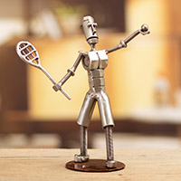 Escultura de metal reciclado, 'Tennis for the Planet' - Escultura ecológica de metal reciclado de un tenista