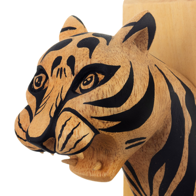 Garderobenständer aus Holz, 'Mighty Jaguar' - Jaguar-Garderobe aus Zedernholz von Hand geschnitzt und bemalt