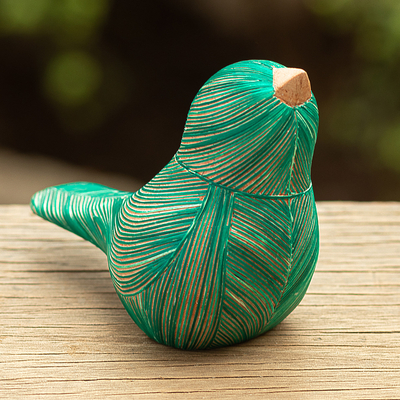 Figur aus Holz und Naturfaser - Handgefertigte Vogelfigur aus Zedernholz und Naturfaser in Grün