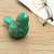 Figurilla de madera y fibras naturales - Figura Hecha a Mano de Pájaro en Madera de Cedro y Fibras Naturales en Verde