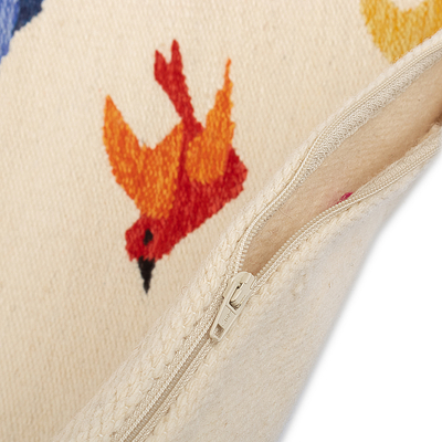 Kissenbezug aus Wolle - Kissenbezug aus elfenbeinfarbener Wolle mit Vogelmotiv und farbenfrohen Details