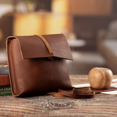 Men's leather toiletry case, 'Mahogany Voyager' - Handcrafted Men's Mahogany Leather Toiletry Case
