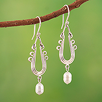 Aretes colgantes de perlas cultivadas - Aretes colgantes de plata esterlina con perlas cultivadas oscilantes