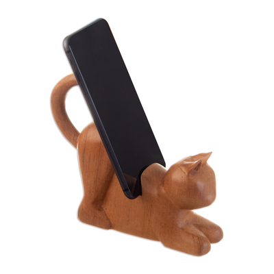 Soporte para teléfono de gato de madera de cedro tallado a mano de Perú,  'Ronroneo conveniente