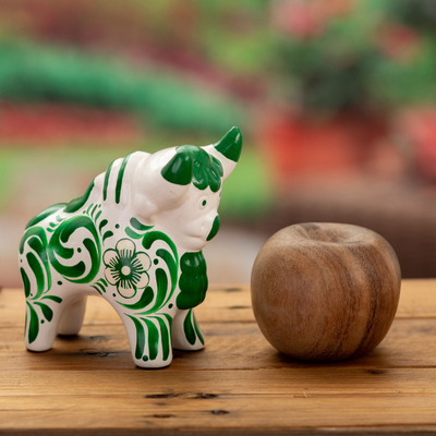 Escultura de cerámica - Escultura tradicional de toro de cerámica verde floral de Pucará