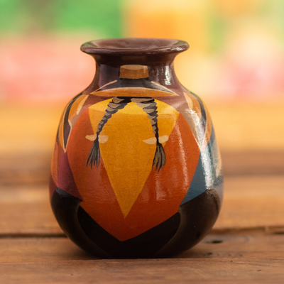 Dekorative Keramikvase „Andean Braids in Brown“ – farbenfrohe handbemalte dekorative Keramikvase mit Andenmotiv