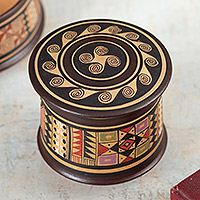 Caja decorativa de cerámica, 'Inca Splendor' - Caja Decorativa de Cerámica con Motivos Incas Pintados a Mano en Perú
