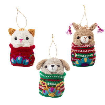 Gehäkelte und handgestickte Ornamente, (3er-Set) - 3 gehäkelte Hunde-, Katzen- und Lama-Ornamente mit Handstickerei