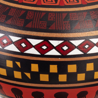 Dekorative Keramikvase, „Pachacamac“ – handbemalte geometrische dekorative Keramikvase aus Peru
