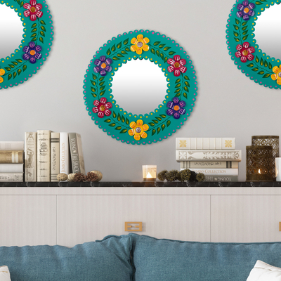 Wandspiegel aus recyceltem Metall - Handbemalter Wandspiegel aus recyceltem Metall mit Blumen- und Blattmotiv