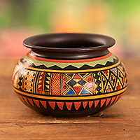 Jarrón decorativo de cerámica, 'Virreroyal Cuzco' - Jarrón decorativo tradicional de cerámica con patrón geométrico