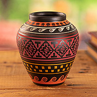 Jarrón decorativo de cerámica, 'Ayar Uchu' - Jarrón decorativo de cerámica geométrico clásico en tonos vibrantes