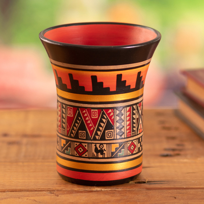 Jarrón decorativo de cerámica geométrica en forma de Kero en tonos cálidos  - Ayar Auca