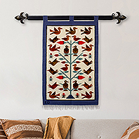 Wandteppich aus Wolle, „Vogelfauna“ – handgewebter Wandteppich aus blauer Andenwolle mit Vogelmotiv aus Peru